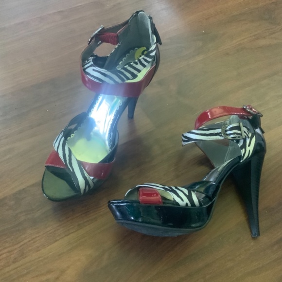 Guess high heels sandals - Picture 3 of 4